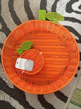 🆕Tabletops Gallery Woven Orange Basket & Coasters Bundle